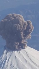 "300년 잠든 후지산, 조금 이상한 상태"…日 충격의 '경고 영상'