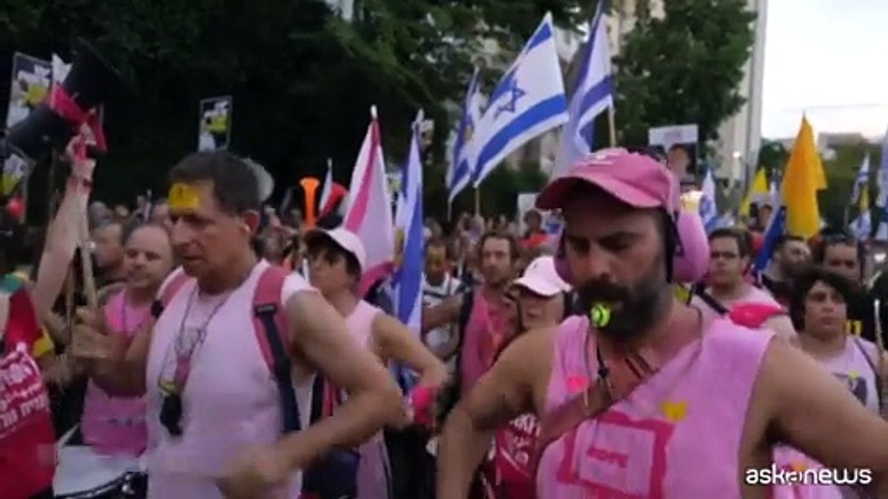 A Tel Aviv migliaia in piazza per chiedere un accordo sugli ostaggi