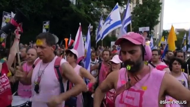 A Tel Aviv migliaia in piazza per chiedere un accordo sugli ostaggi