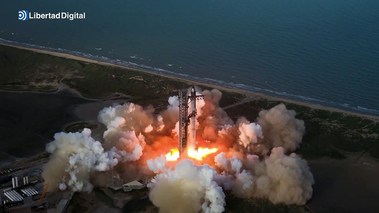Starship de SpaceX logra desplegar satélites y amerizar con éxito en su décimo vuelo