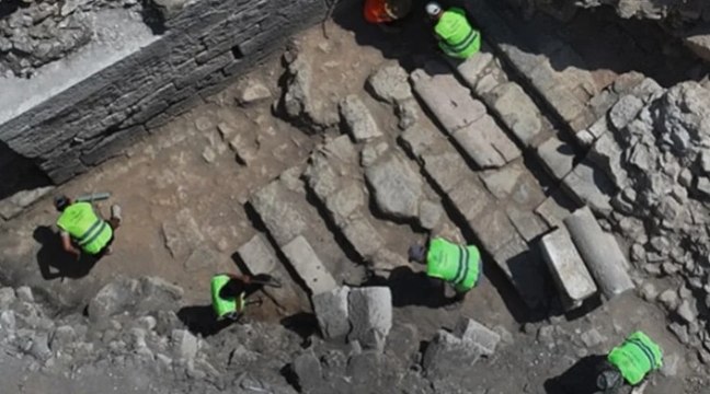 Kelenderis Antik Kenti'ndeki kalenin giriş kapısı ve merdiveni bulundu