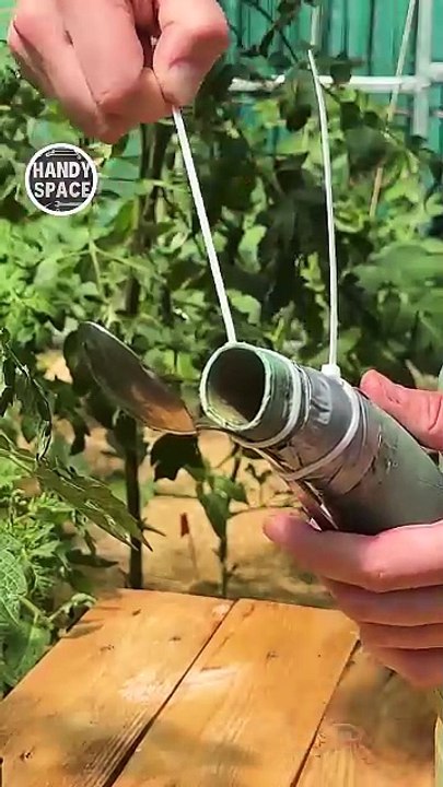 Farmers _This is a real trick With a spoon and zip