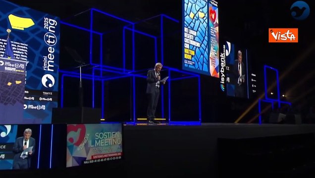 Lungo applauso per Meloni al Meeting di Rimini, la premier: Accoglienza commuovente