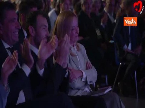 Standing ovation per Meloni prima dell'intervento al Meeting di Rimini, la premier commossa