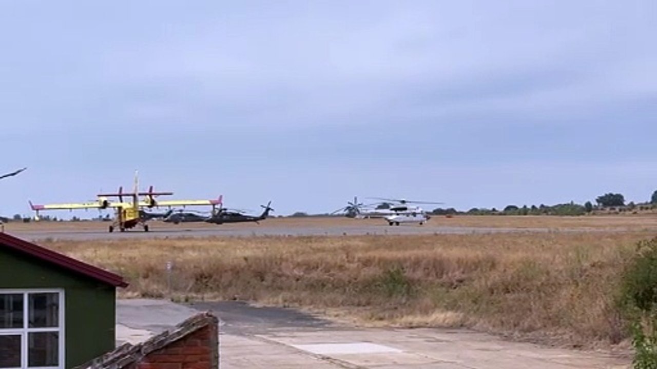 Un Super Puma de la Casa Real parte de la Virgen del Camino