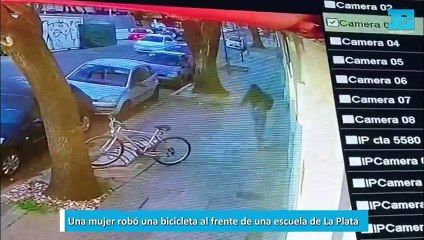 Una mujer robó una bicicleta al frente de una escuela de La Plata