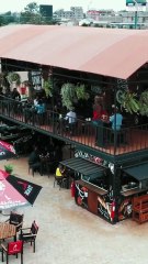 Clara Corre Peligro Muchas Veces, Elliot La Salva Y Se Enamoran. Amor