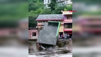 Hindistan'da sel felaketi