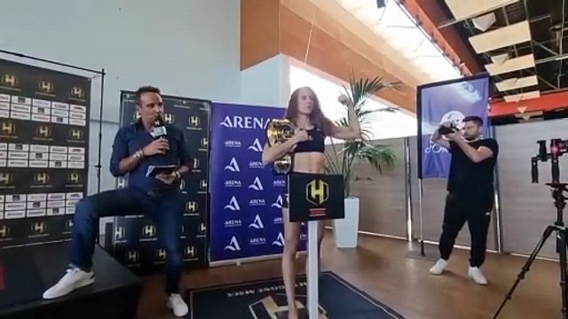 La pesée des combattantes avant la grande soirée MMA des Sables-d'Olonne.