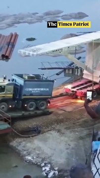 ₹1948 Crore Prayagraj Mega Bridge Shaken Again – Truck & Container Collapse During Loading, Workers Flee