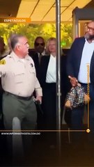 Acusado de agredir a un guardia acapara miradas en juicio… por sus pelucas