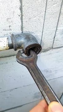 Amazing DIY Plumbing Tricks! How to Remove Broken Faucet Threads from a Pipe #diy #plumbing #tricks