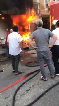 Şanlıurfa’nın Haliliye ilçesinde bir elektrikçi dükkanında çıkan yangın paniğe neden oldu.