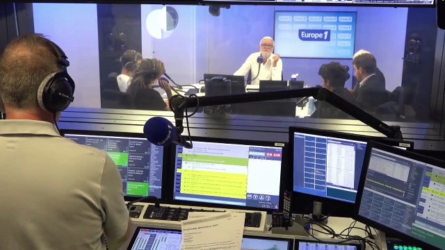 Violences à l'école, décrochage scolaire, niveau en baisse... L'école française est-elle finie ?