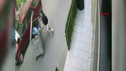 Nefes kesen anlar! Çöp konteynerini son anda böyle durdurdu