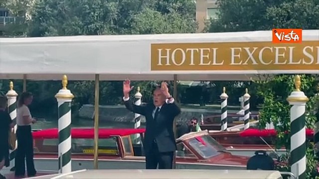 Venezia 82, il direttore della Mostra del Cinema, Alberto Barbera, in posa per i fotografi al Lido