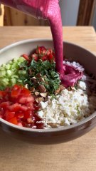 Découvrez la Salade Rose 🌸 – Une Explosion de Saveurs et de Couleurs!