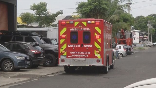Trabajador queda atrapado bajo un ascensor y es rescatado por bomberos en la ciudad de Panamá
