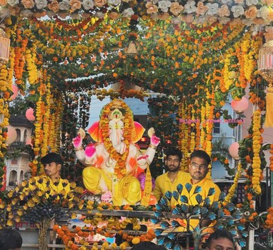 विघ्नहर्ता गजानन की घर-घर में की पूजा, मंदिरों में भक्तों का लगा तांता