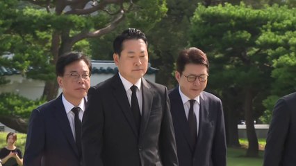 장동혁, 현충원 참배로 첫 행보..."자유·번영 대한민국 지킬 것" / YTN
