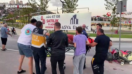 Motosiklet trafik levhasına çarptı: 1'i ağır 2 yaralı