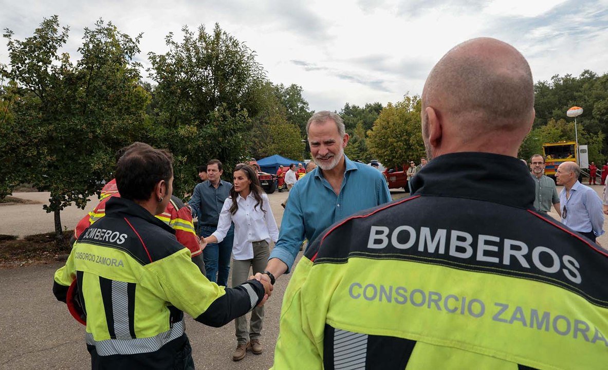 Los Reyes visitan los territorios afectados por los incendios en Zamora y León