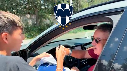 Domènec Torrent reacciona a petición de niño en plena firma de autógrafos: "Profe, ¿me fichas?"