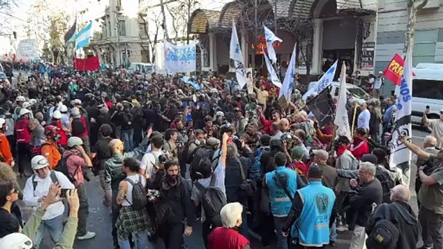 Máxima tensión en una nueva marcha de jubilados en Congreso