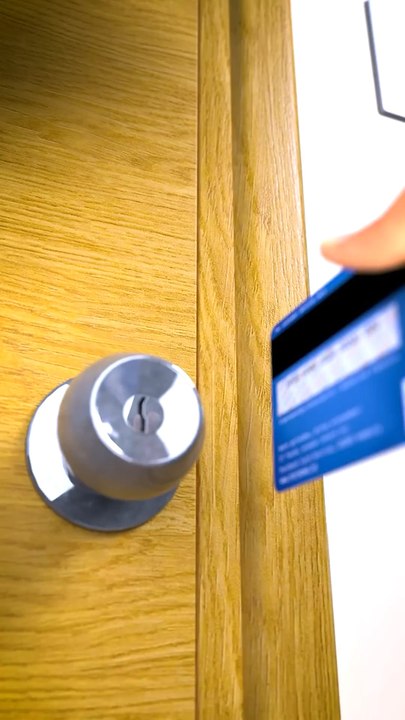 How To Open A Door With A Credit Card 🧐