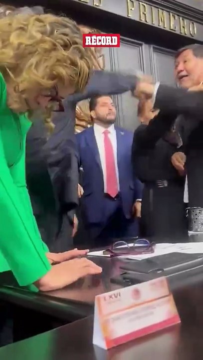 A golpes en el Senado: así fue la pelea entre Fernández Noroña y Alito Moreno