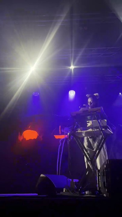 Agar Agar  Music Show Performance in Cabaret Frappé  #music #show #france #musicvideo  (67)