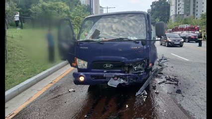화물차와 승용차 충돌 아스콘 유제 누출...긴급 방제 / YTN