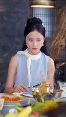 Kind waitress saved dying stranger with body, not know he was powerful billionaire, fate changed!