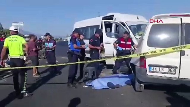 Manisa'da servis aracı ile hafif ticari araç çarpıştı: Ölü ve yaralılar var