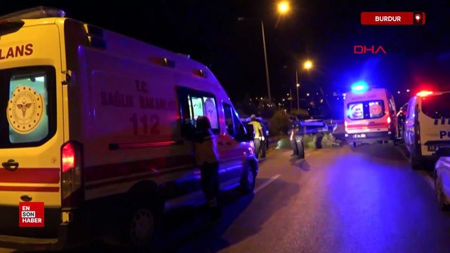Burdur'da otomobiliyle kaçan sürücü, ekip aracına ve otomobile çarptı