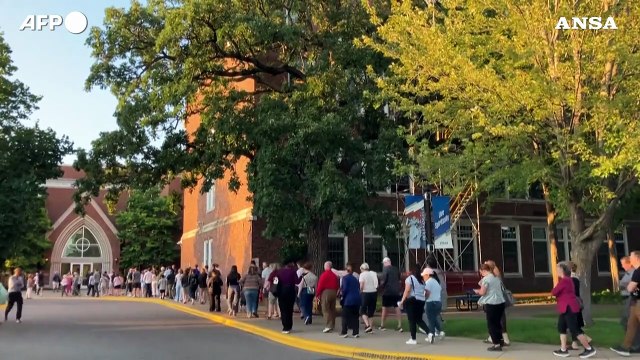 Minneapolis, centinaia di persone alla messa in memoria delle vittime della sparatoria
