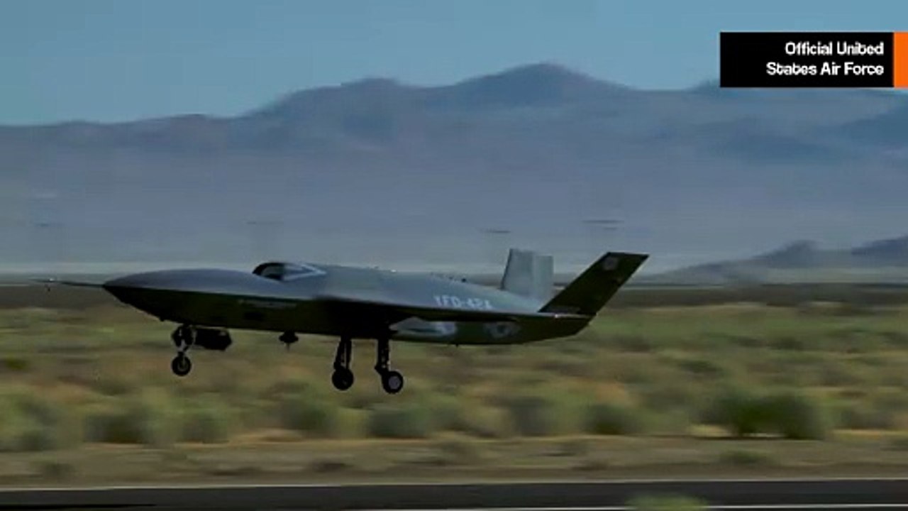 Video: USA úspěšně testovaly nový bezpilotní stíhací letoun YFQ-42A
