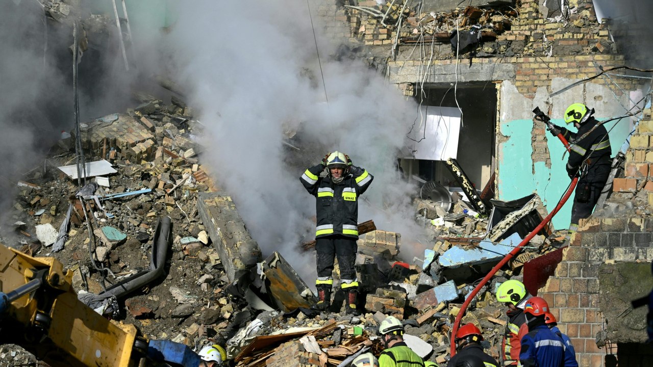 Russische Luftangriffe auf Kyjiw, auch EU-Gebäude getroffen