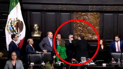 Senadores mexicanos se enfrentan a golpes en cierre de sesión legislativa