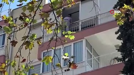 Balkonun demir korkuluklarında boşanma pazarlığı