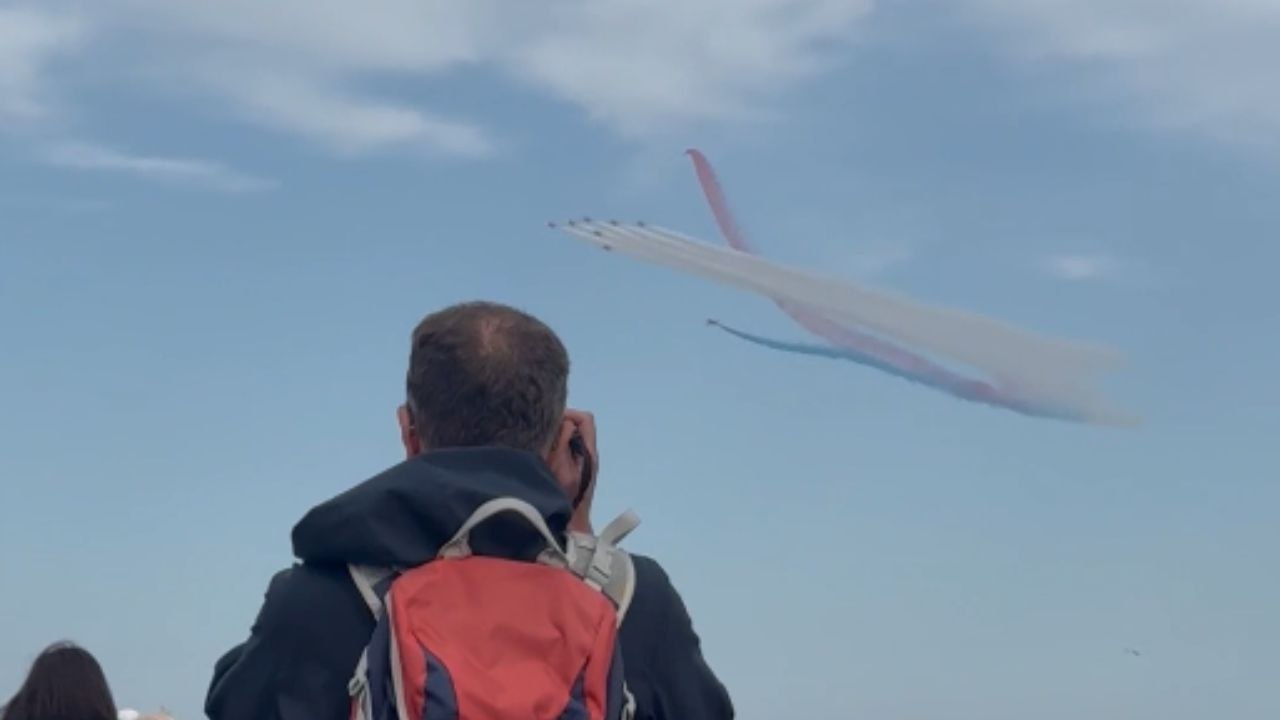 Red Arrows fly in stunning formation over Aberd...