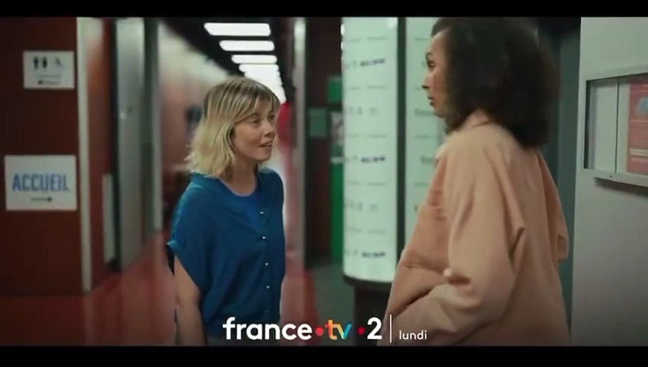 Léa Salamé s'entraîne pour l'ouverture du "20H" dans une bande-annonce décalée