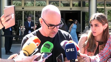 Luis Tosar, con gesto compungido, habla de cómo fue la repentina muerte de Eusebio Poncela
