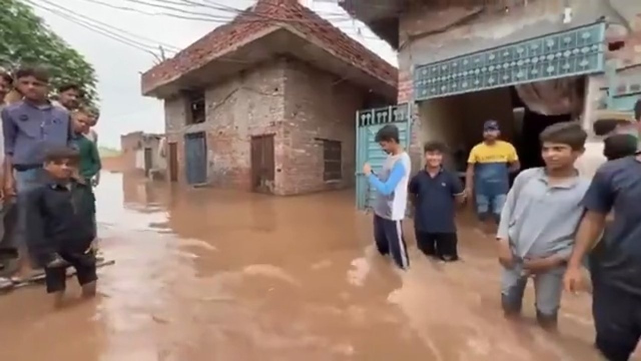 Ravi River Lahore Flood - Ravi River Floodwaters Entered Homes in Lahore's Riverside Areas