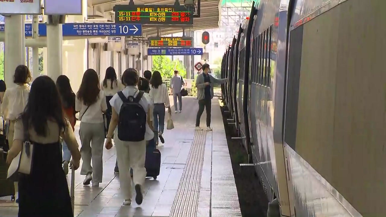 코레일, 추석연휴 승차권 예매 9월 15~18일로 연기 "무궁화호 사고 관련 조치"...