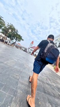 Kota Lama Surabaya adalah warisan sejarah dengan daya tarik arsitektur bangunan kolonial yang megah, jalan-jalan yang sarat sejarah dan suasana nostalgik yang kental.#KotaLamaSurabaya #KotaLama #WisataSurabaya #WisataKotaLama #NgurahSuryaKusuma