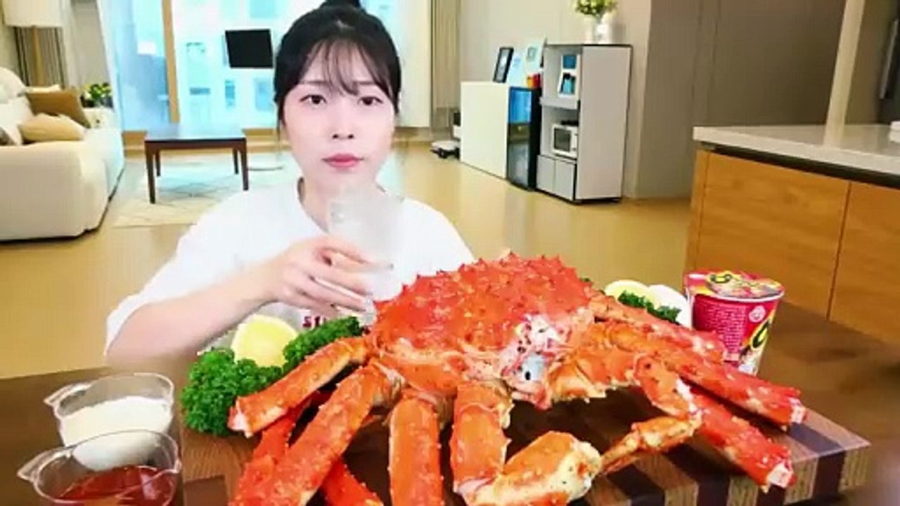 ASMR MUKBANG Eating Whopping King Crab! Spicy Yeul Ramyun Noodles, Fried Rice with Intestines.