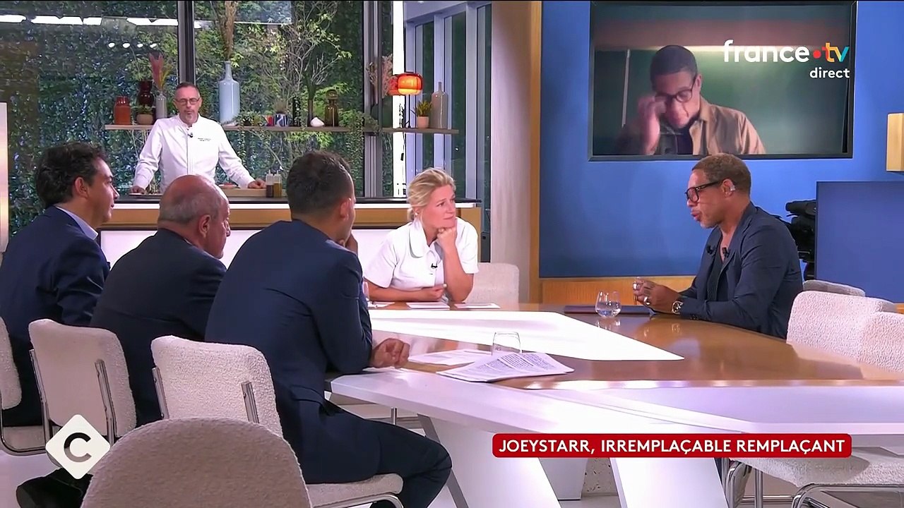 Anne-Elisabeth Lemoine reçoit JoeyStarr dans "C à vous" sur France 5