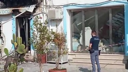 L'esplosione e poi l'incendio in una gelateria a Palermo