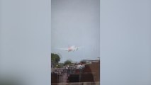 Captan el momento en que el avión de Air India se estrella